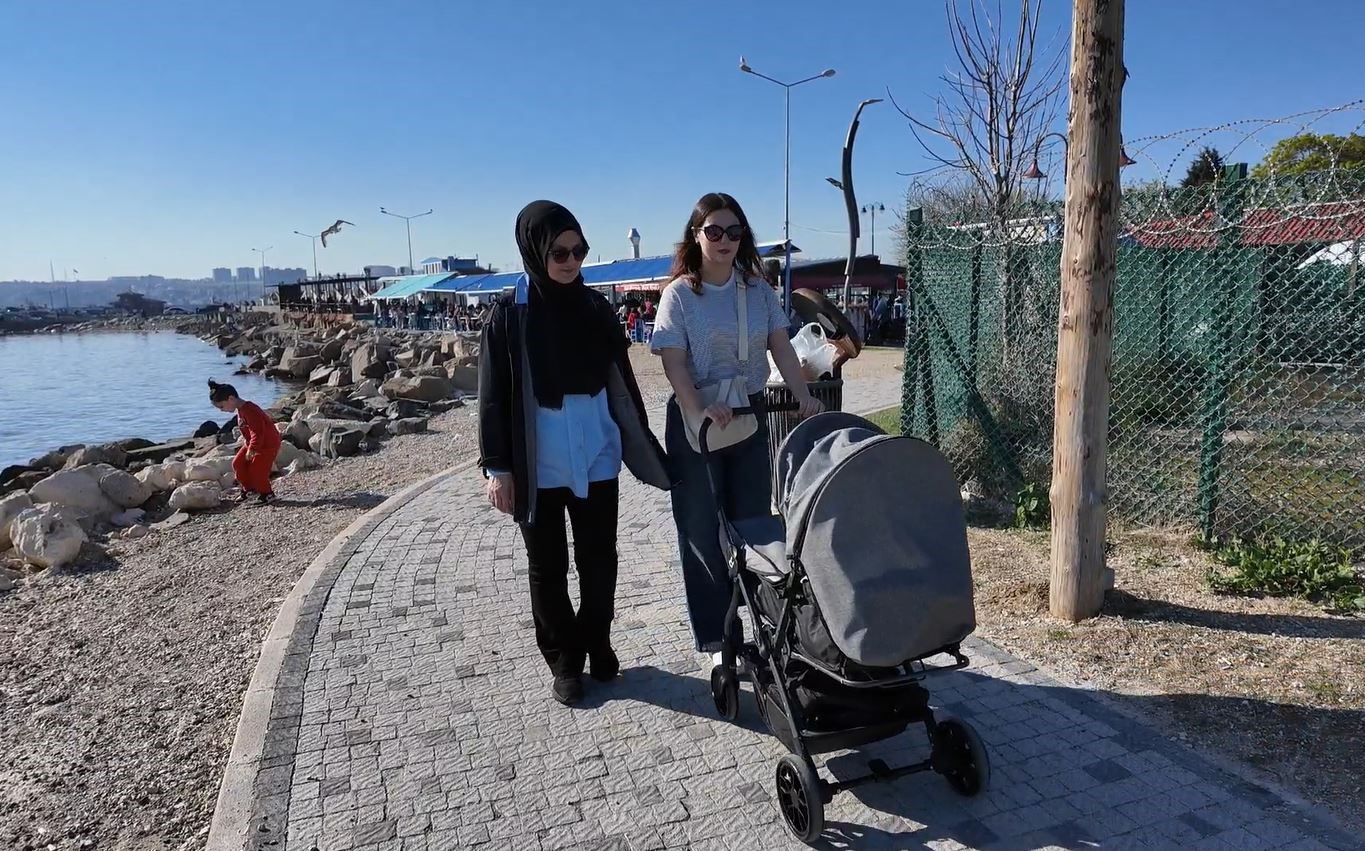 Silivri’de güneşli havayı fırsat bilenler sahile akın etti
