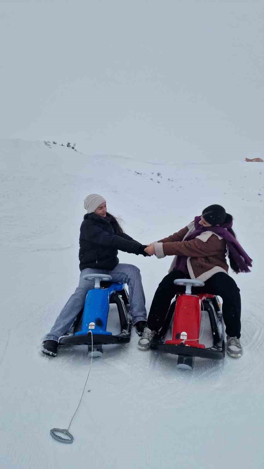 Silopi Atatürk Lisesi Yeşilay gönüllüleri Ahlat’taki gençlik kampında buluştu
