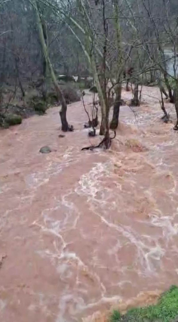 Silvan’da sağanak taşkınlara neden oldu
