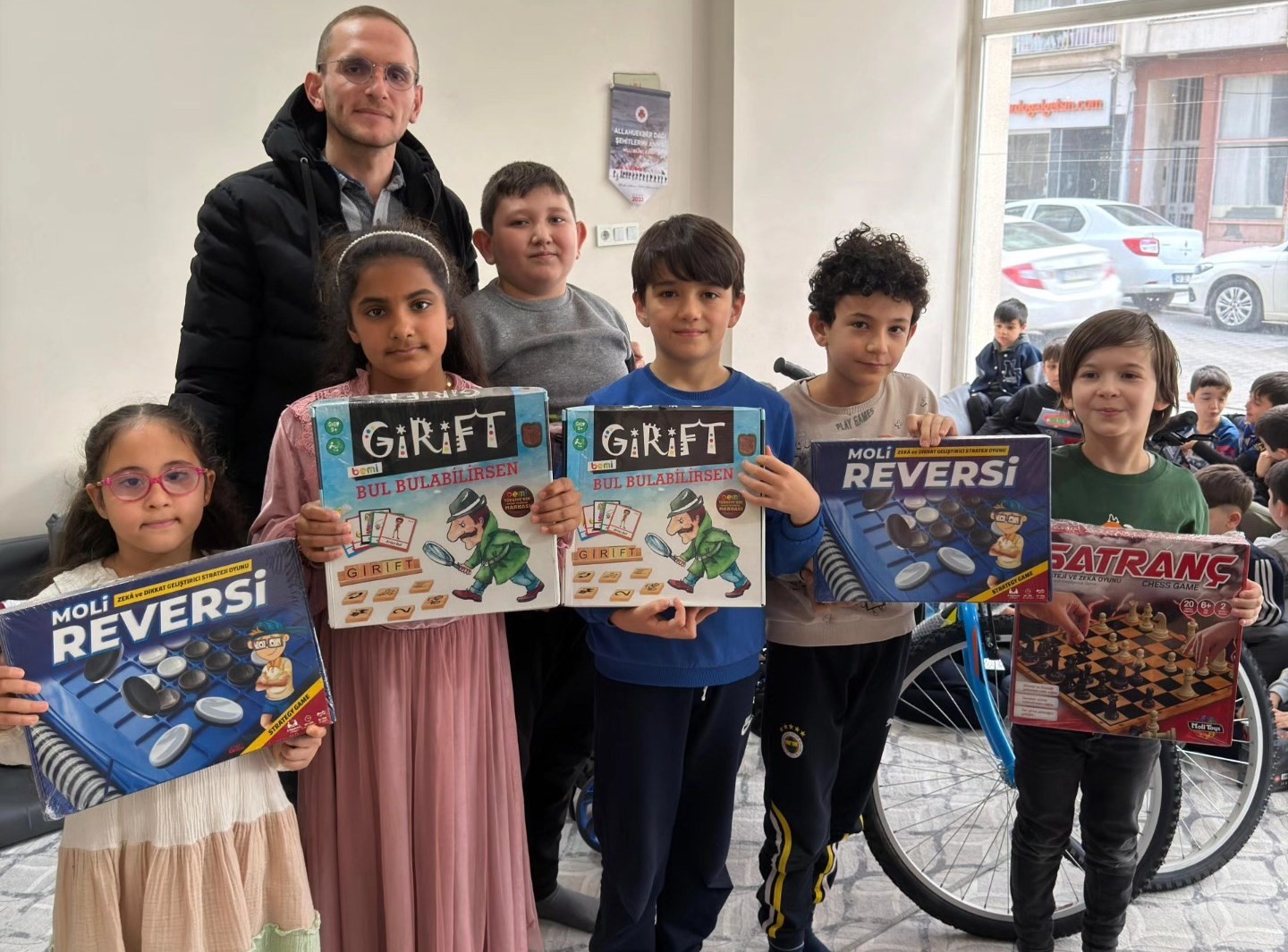 Simav Diyanet Genç Ofisi’nden öğrencilere hediye sürprizi
Simav Diyanet Genç Ofisi’nden öğrencilere hediye sürprizi