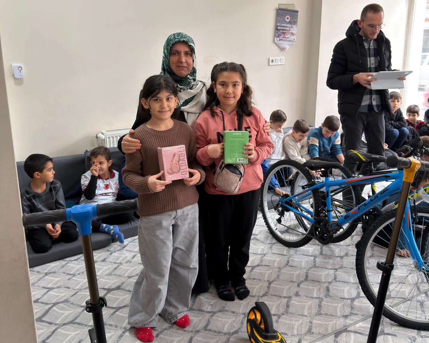 Simav Diyanet Genç Ofisi’nden öğrencilere hediye sürprizi
Simav Diyanet Genç Ofisi’nden öğrencilere hediye sürprizi