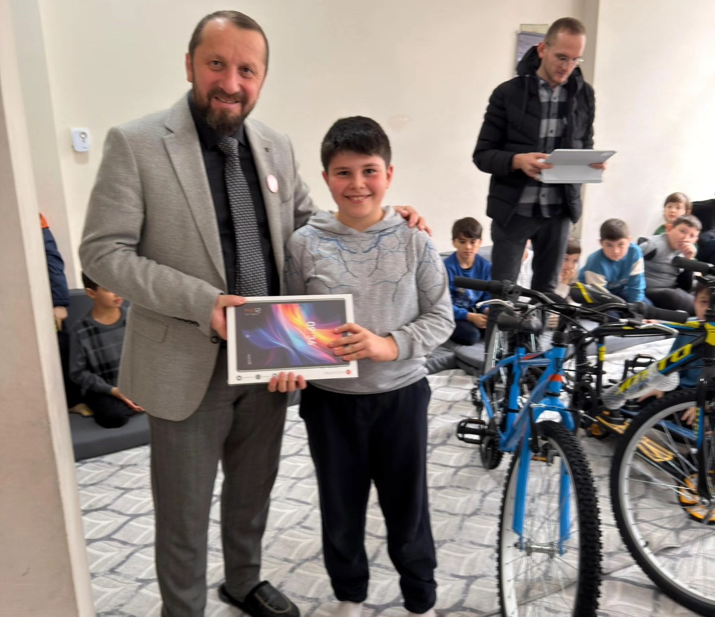 Simav Diyanet Genç Ofisi’nden öğrencilere hediye sürprizi
Simav Diyanet Genç Ofisi’nden öğrencilere hediye sürprizi