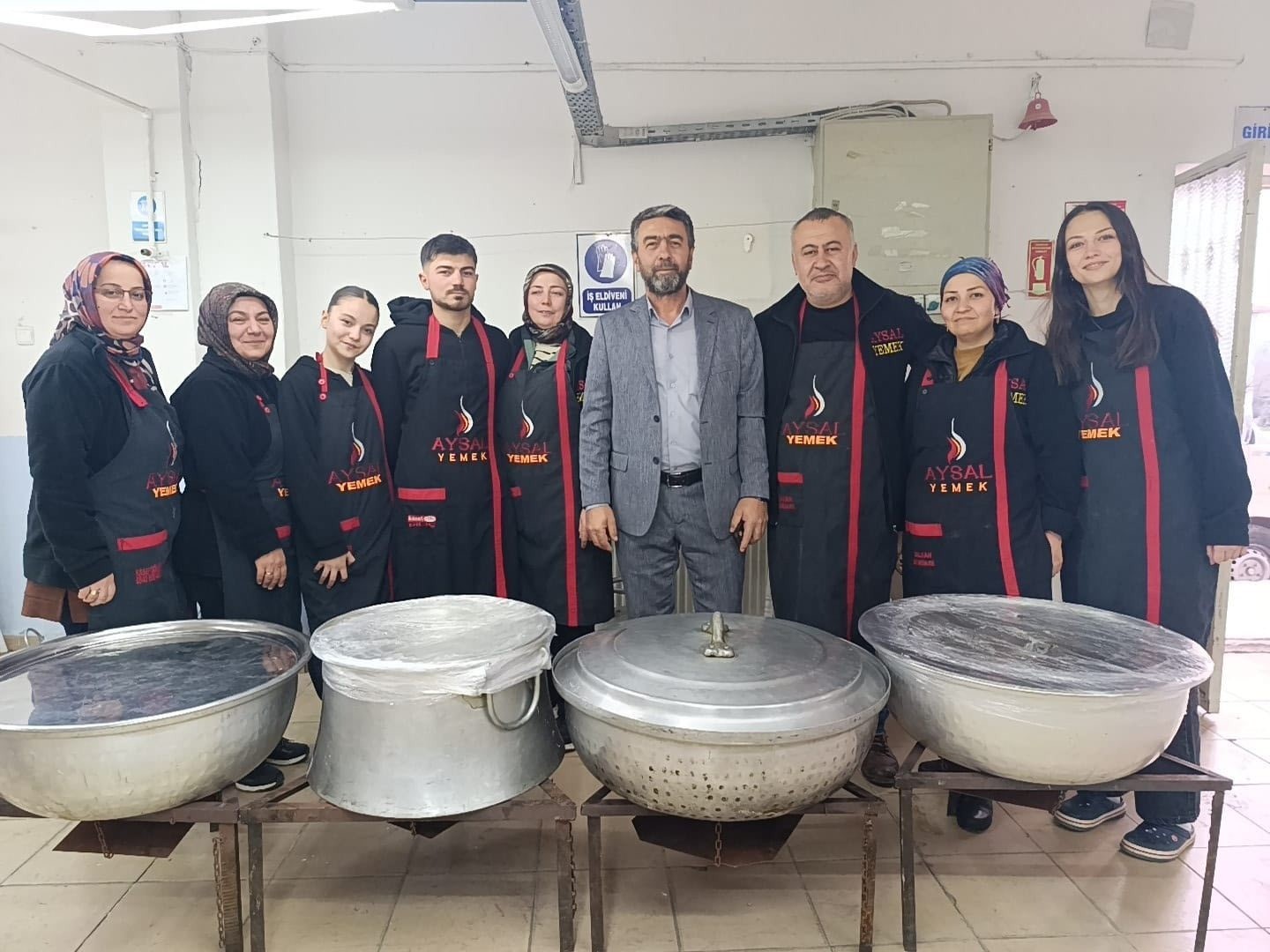 Simav Güney Beldesinde 750 kişilik gönül sofrası kuruldu
