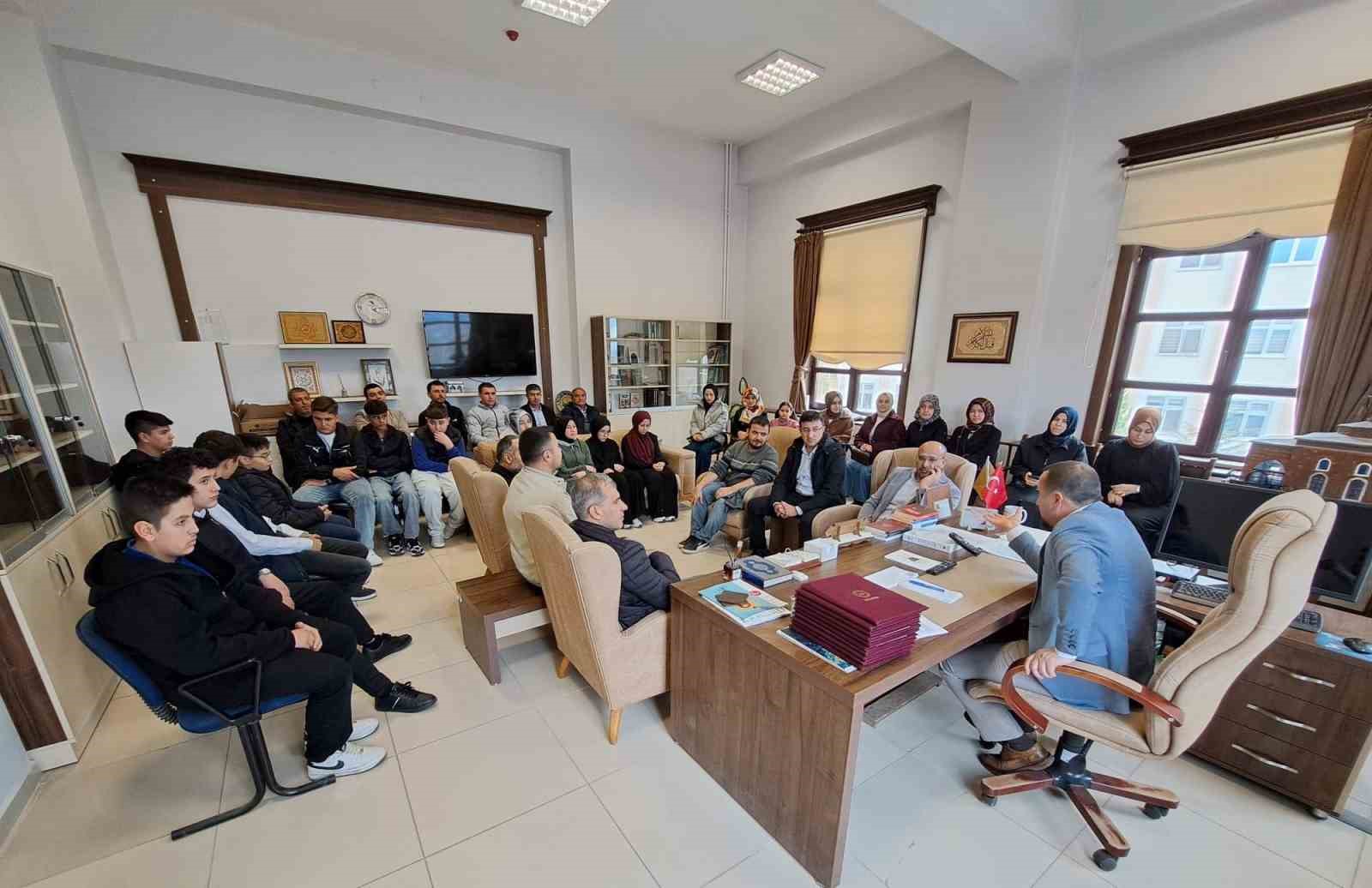 Simav’da 10 öğrenci Hafızlık Belgesini aldı
