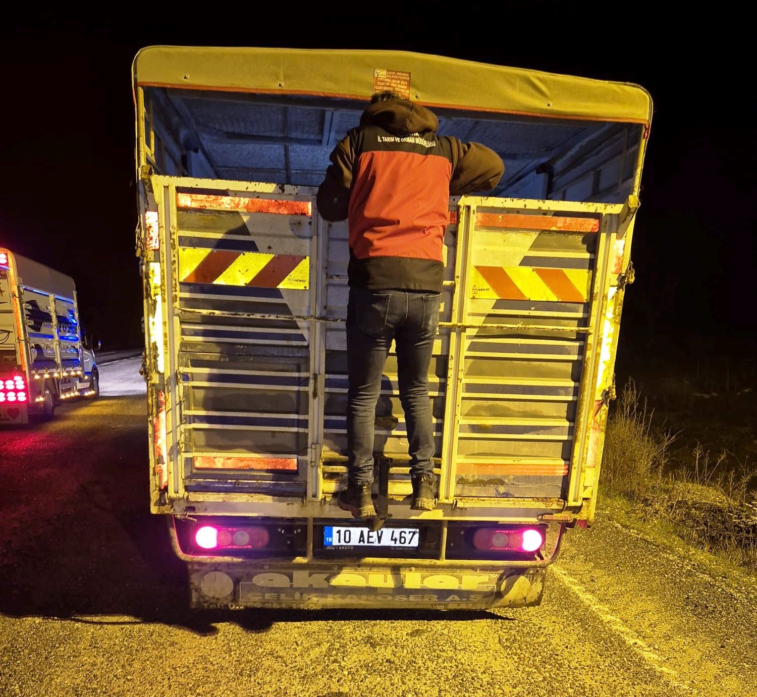 Simav’da hayvan hareketlerine yönelik yol kontrolü

