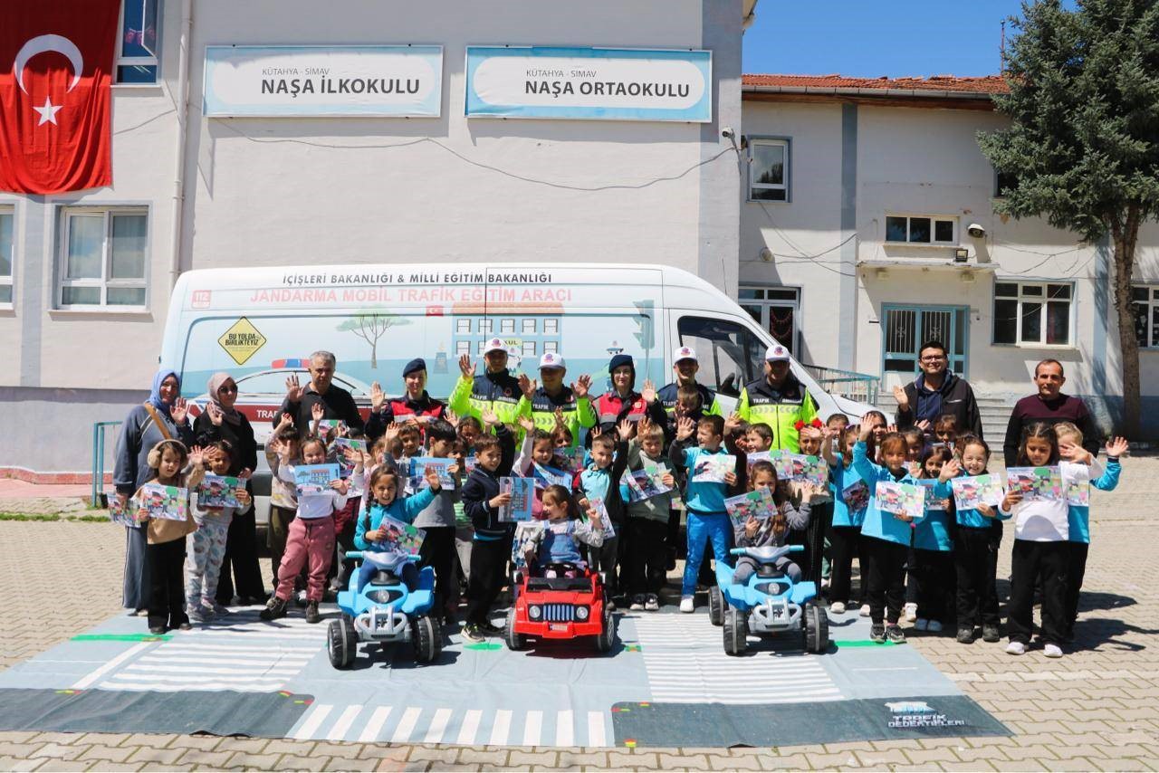 Simav’da öğrencilere trafik eğitimi
