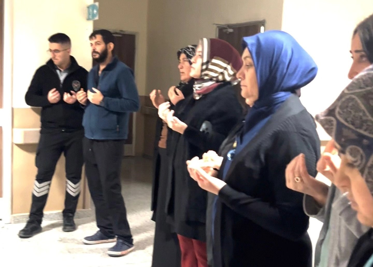 Simav’da vefat eden sağlık personelleri için kurban kesildi, lokma hayrı yapıldı
