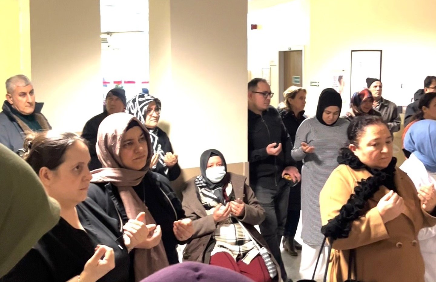 Simav’da vefat eden sağlık personelleri için kurban kesildi, lokma hayrı yapıldı
