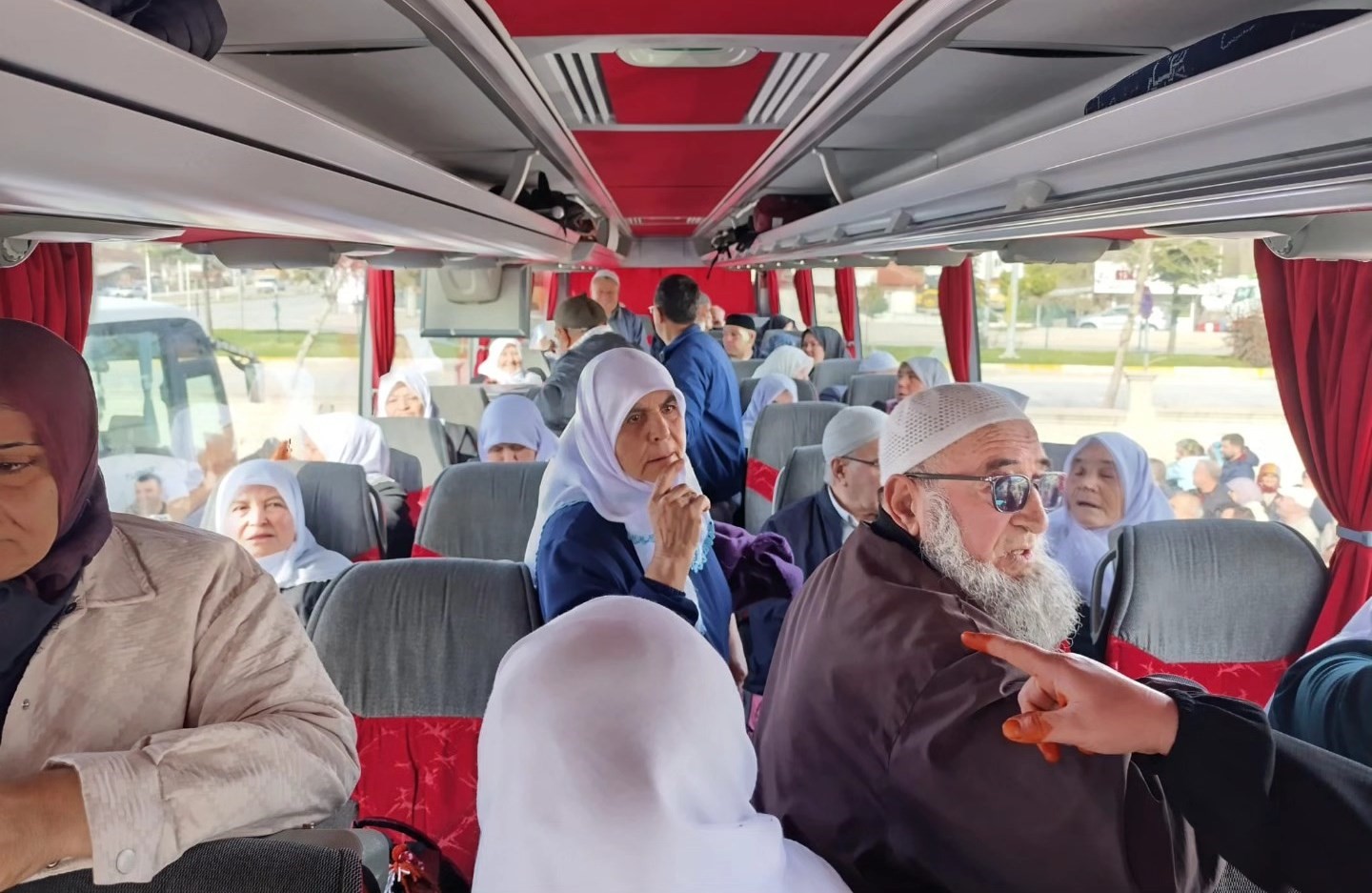 Simav’dan 43 Ramazan ayı umrecisi dualarla uğurlandı
