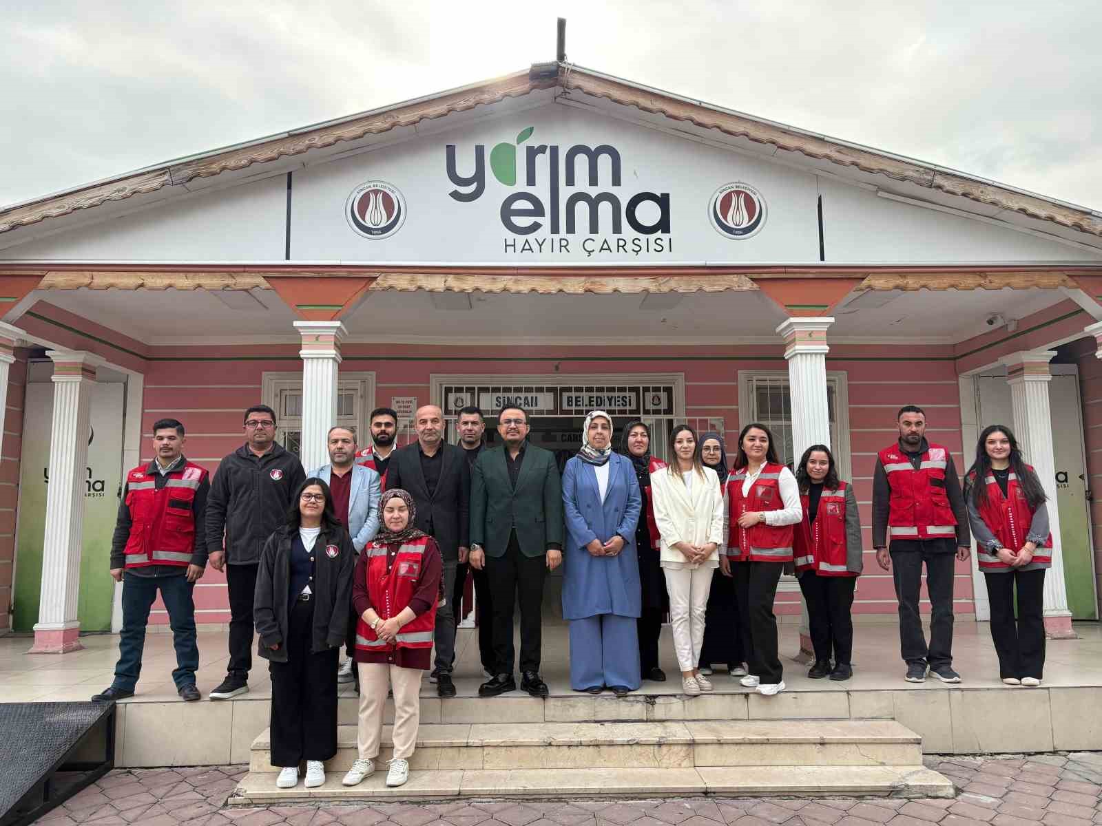 Sincan Belediyesi bin 500 çocuğa bayramlık hediye etti
