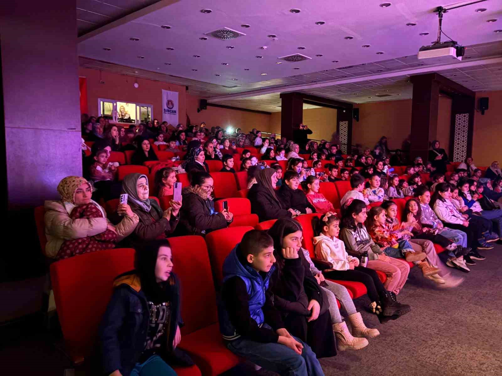 Sincan Belediyesi’nden tiyatro şöleni
Sincan Belediyesi’nden tiyatro şöleni