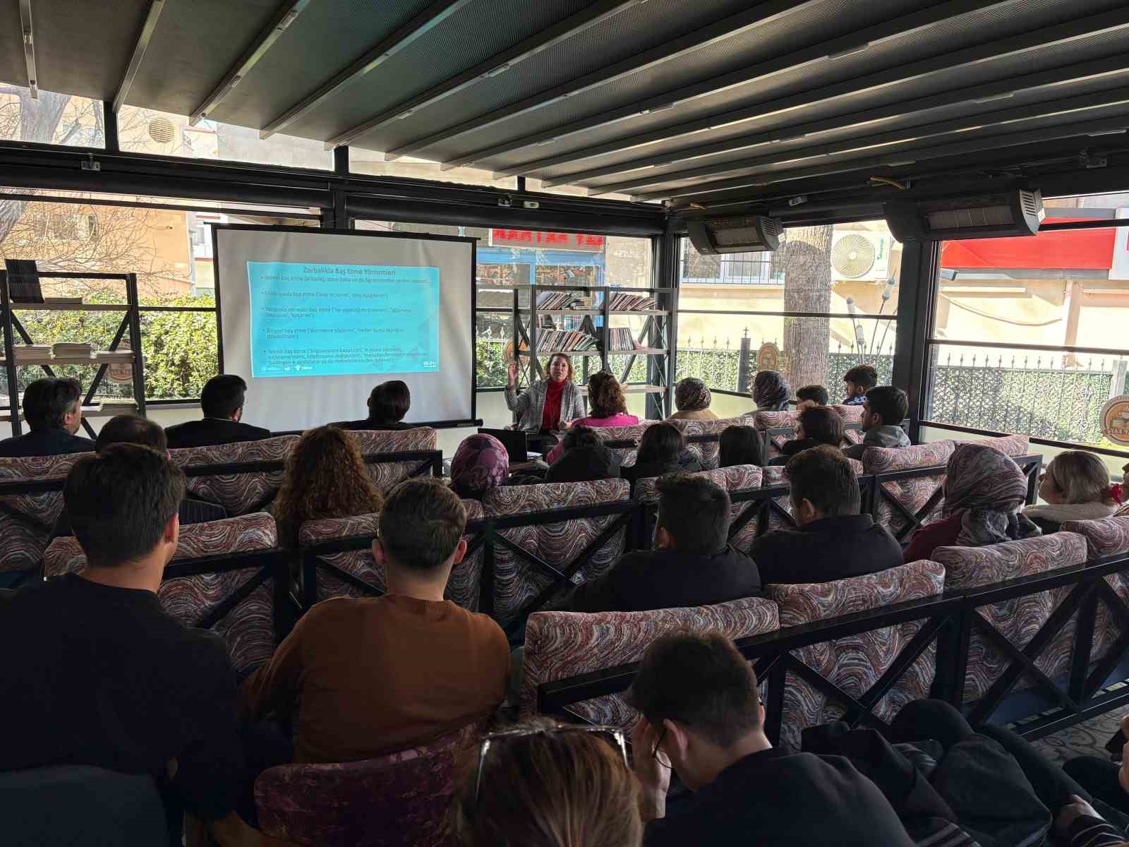 Sincan Kitap Kafe’de siber zorbalıkla mücadele yolları konuşuldu
