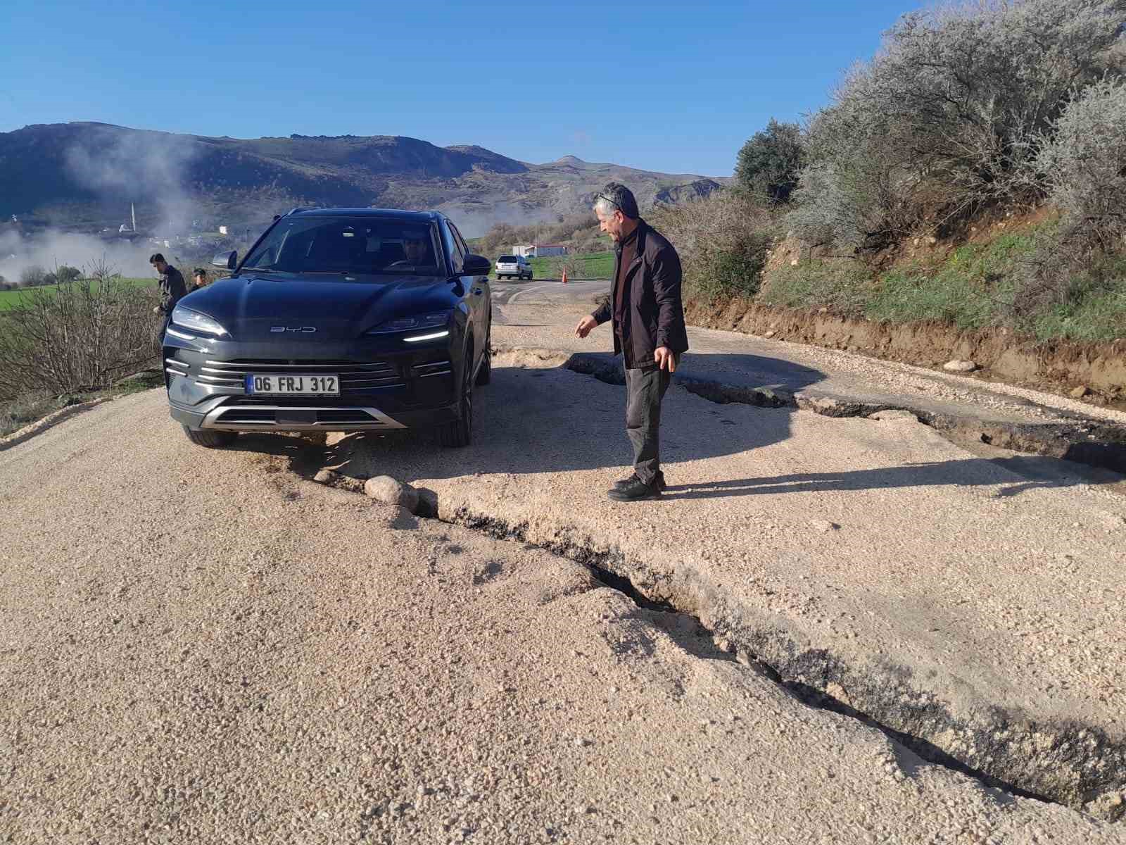 Sincik-Kahta karayolunda ulaşım güçlükle sağlanıyor
