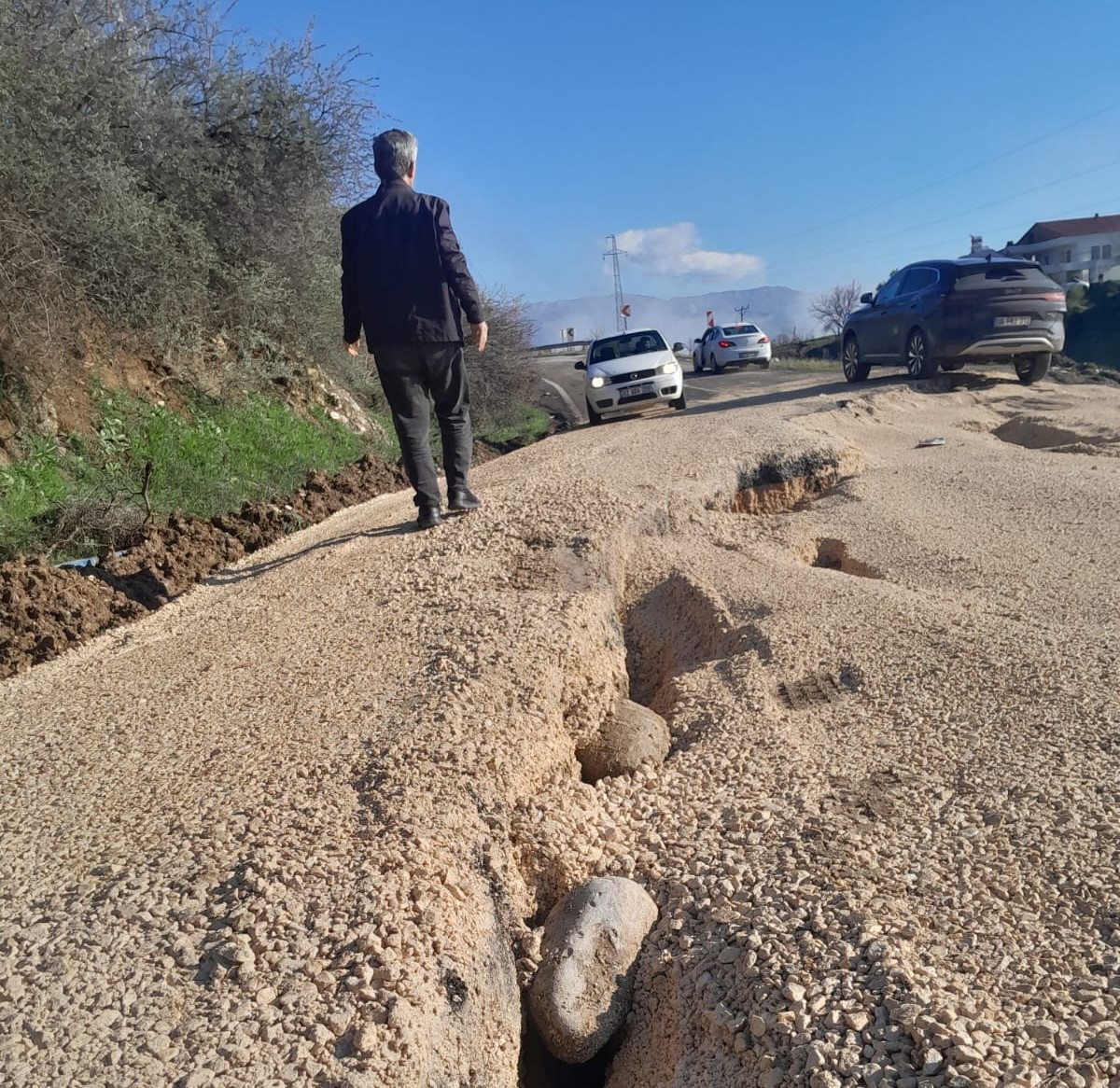 Sincik-Kahta karayolunda ulaşım güçlükle sağlanıyor
