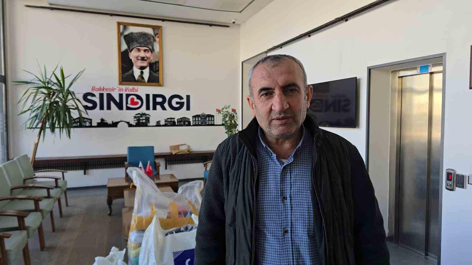 Sındırgı’da deprem yaraları "Bayram Çeki" ile sarılıyor
