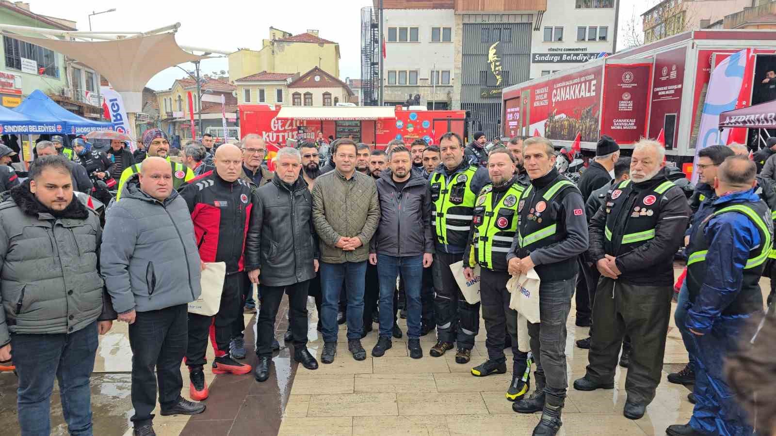 Sındırgı’da depremzedelere motorcu morali
