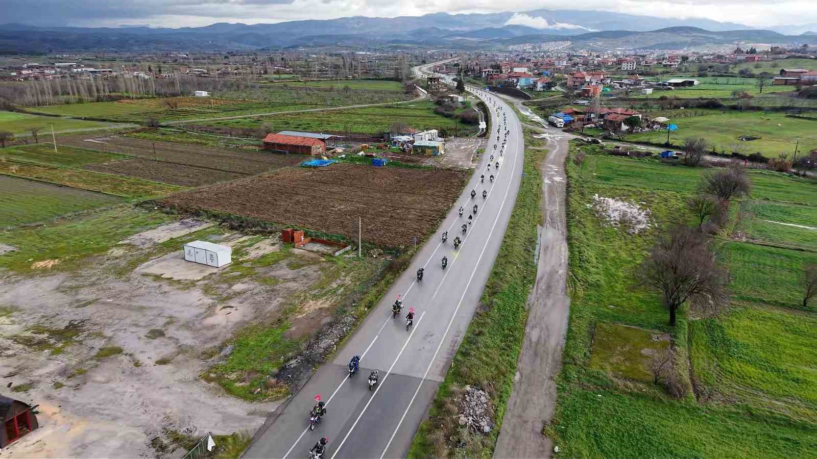 Sındırgı’da depremzedelere motorcu morali
