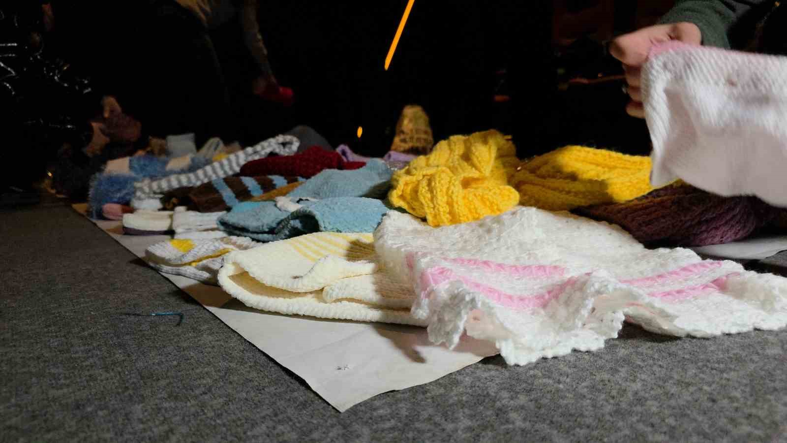 Sinemada örgü buluşması
Sinemada örgü buluşması