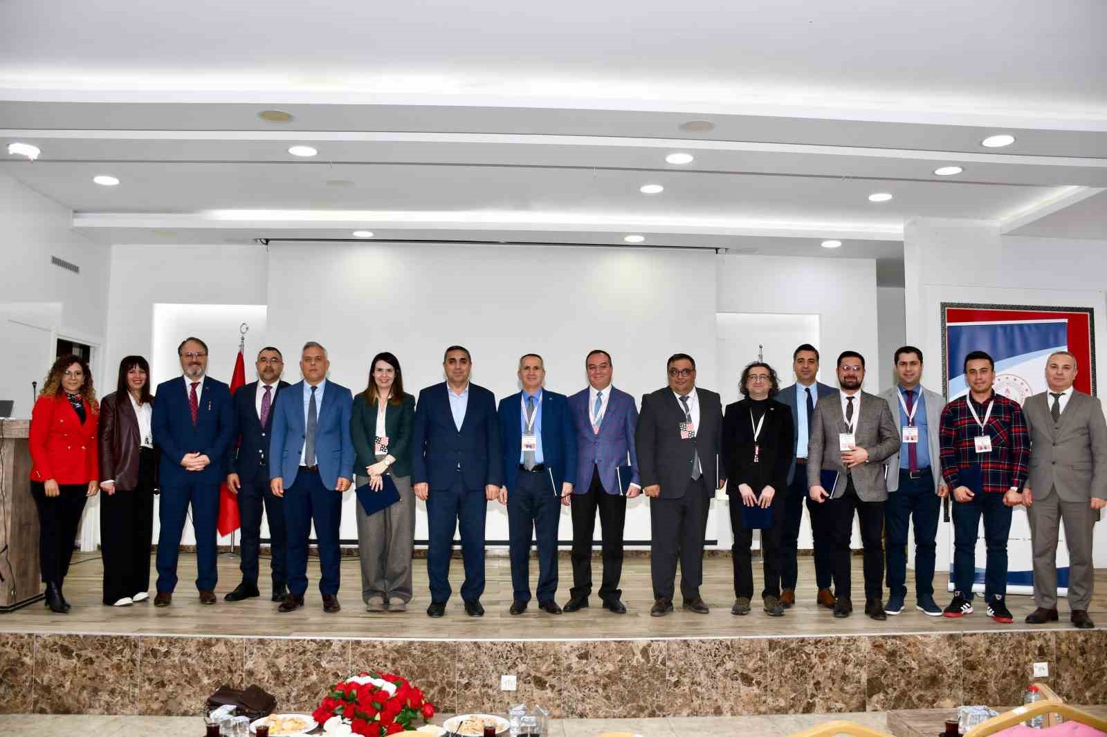 Sınıf öğretmenlerine Türkiye Yüzyılı maarif modeli anlatıldı
