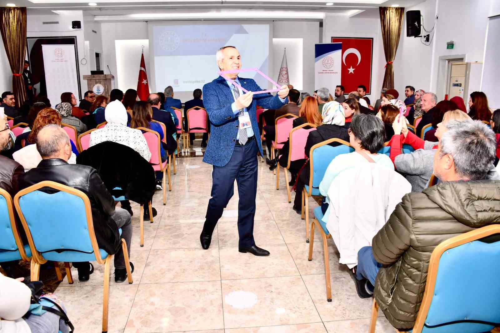 Sınıf öğretmenlerine Türkiye Yüzyılı maarif modeli anlatıldı
