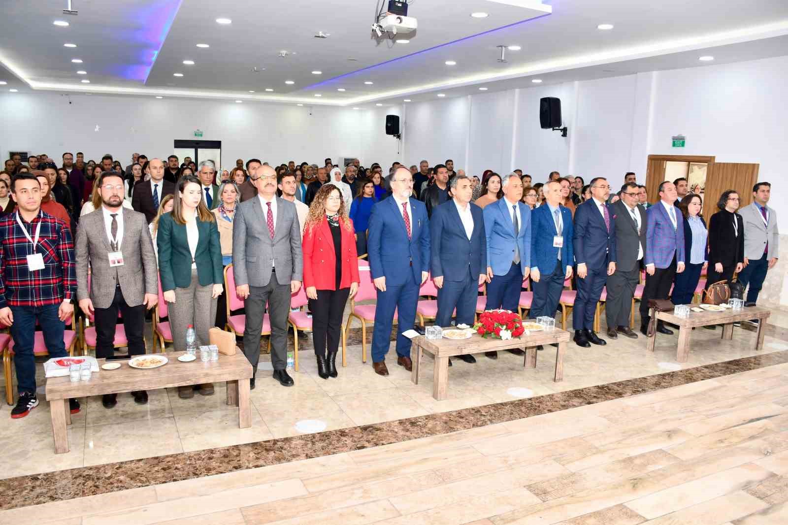 Sınıf öğretmenlerine Türkiye Yüzyılı maarif modeli anlatıldı
