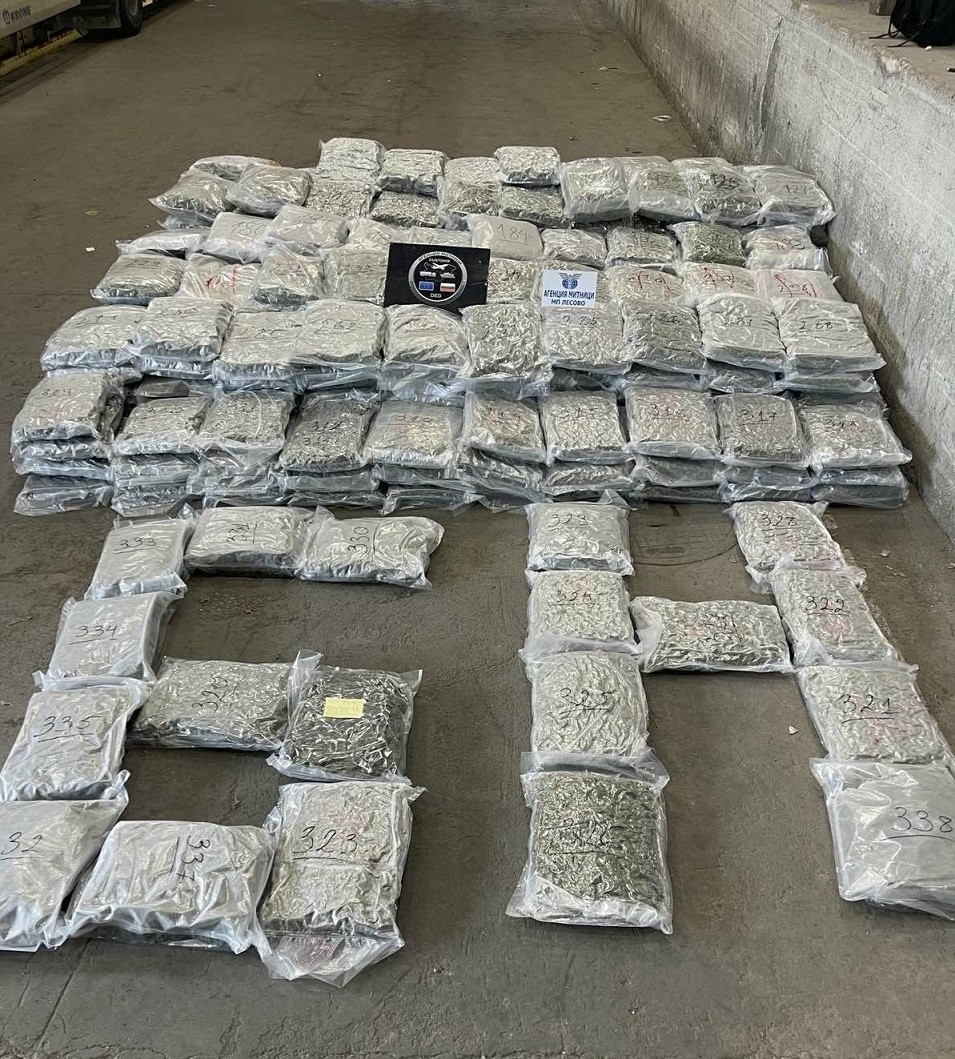 Sınırda dev operasyon: Çamaşır makinesine gizlenmiş 363 kilo eroin ele geçirildi
