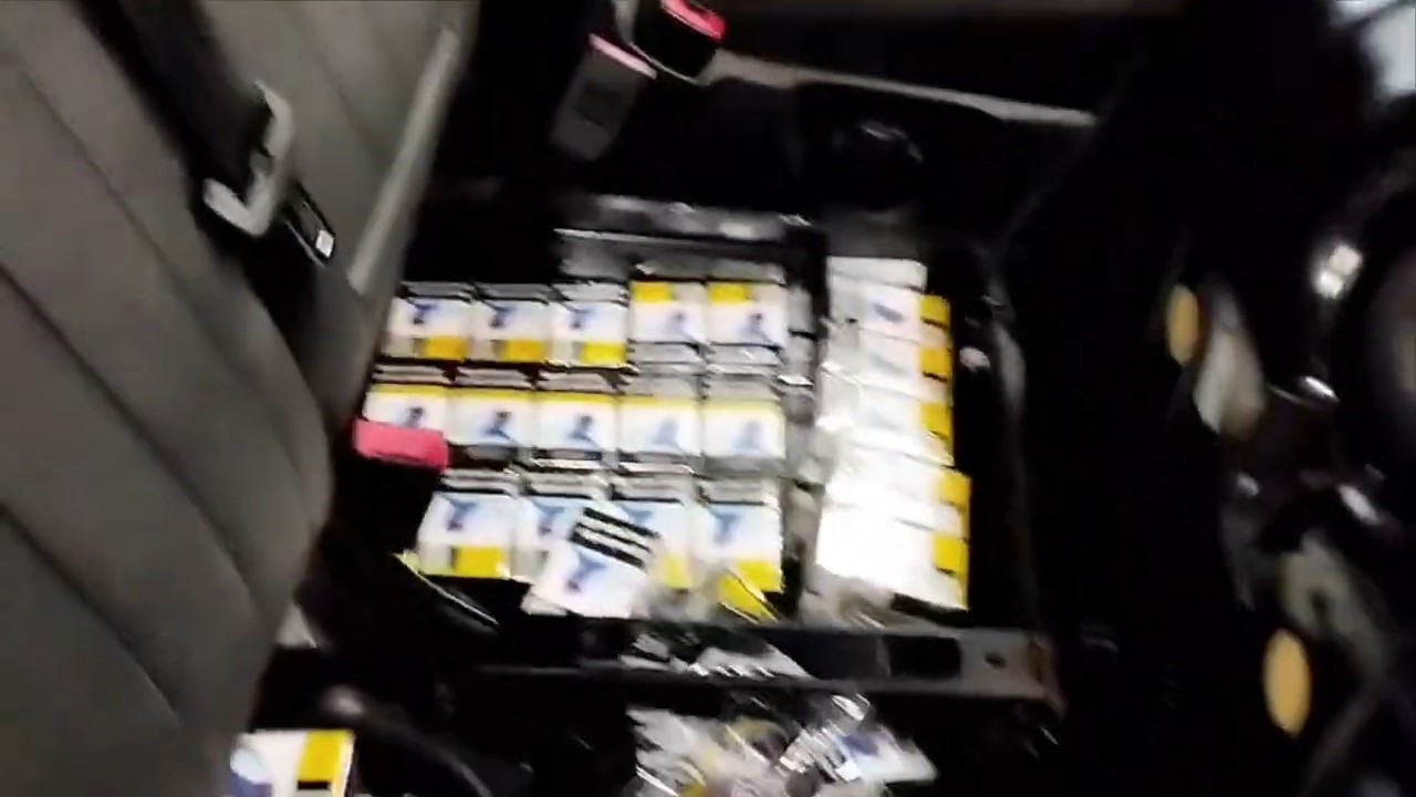 Sınırda kaçakçılık operasyonu: Minibüste silah ve mühimmat ele geçirildi
