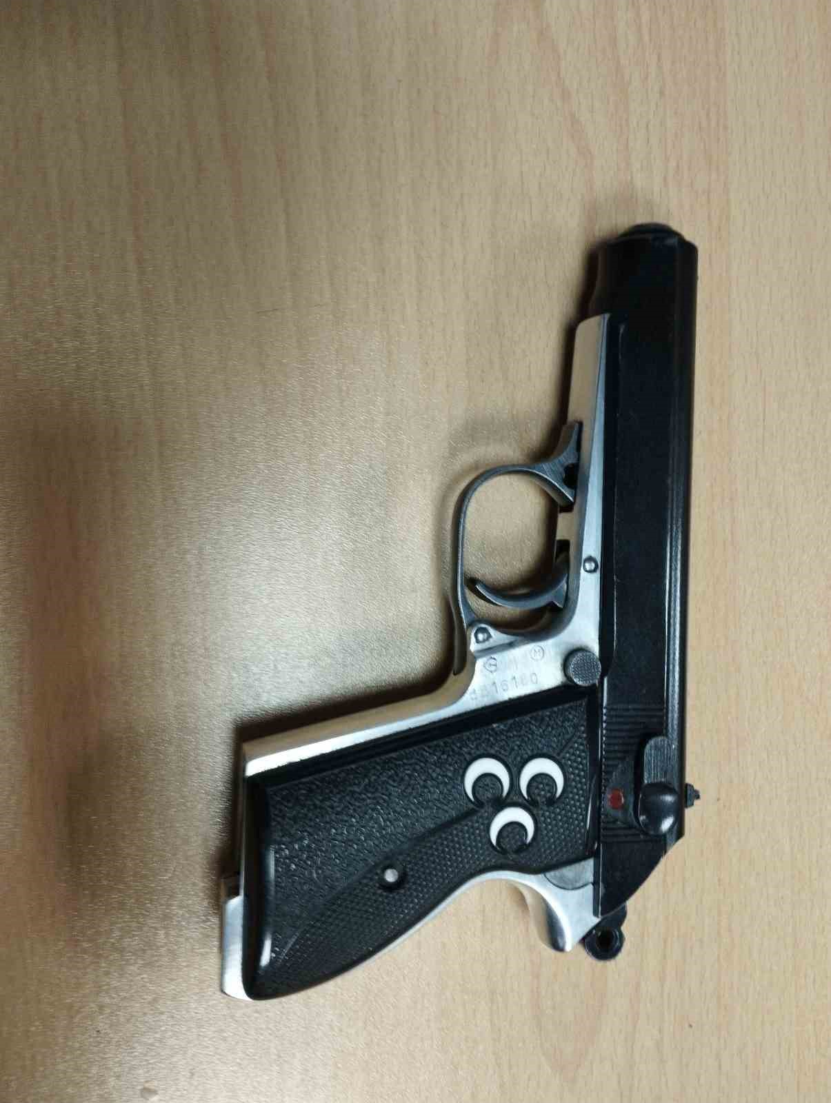 Sınırda kaçakçılık operasyonu: Minibüste silah ve mühimmat ele geçirildi
