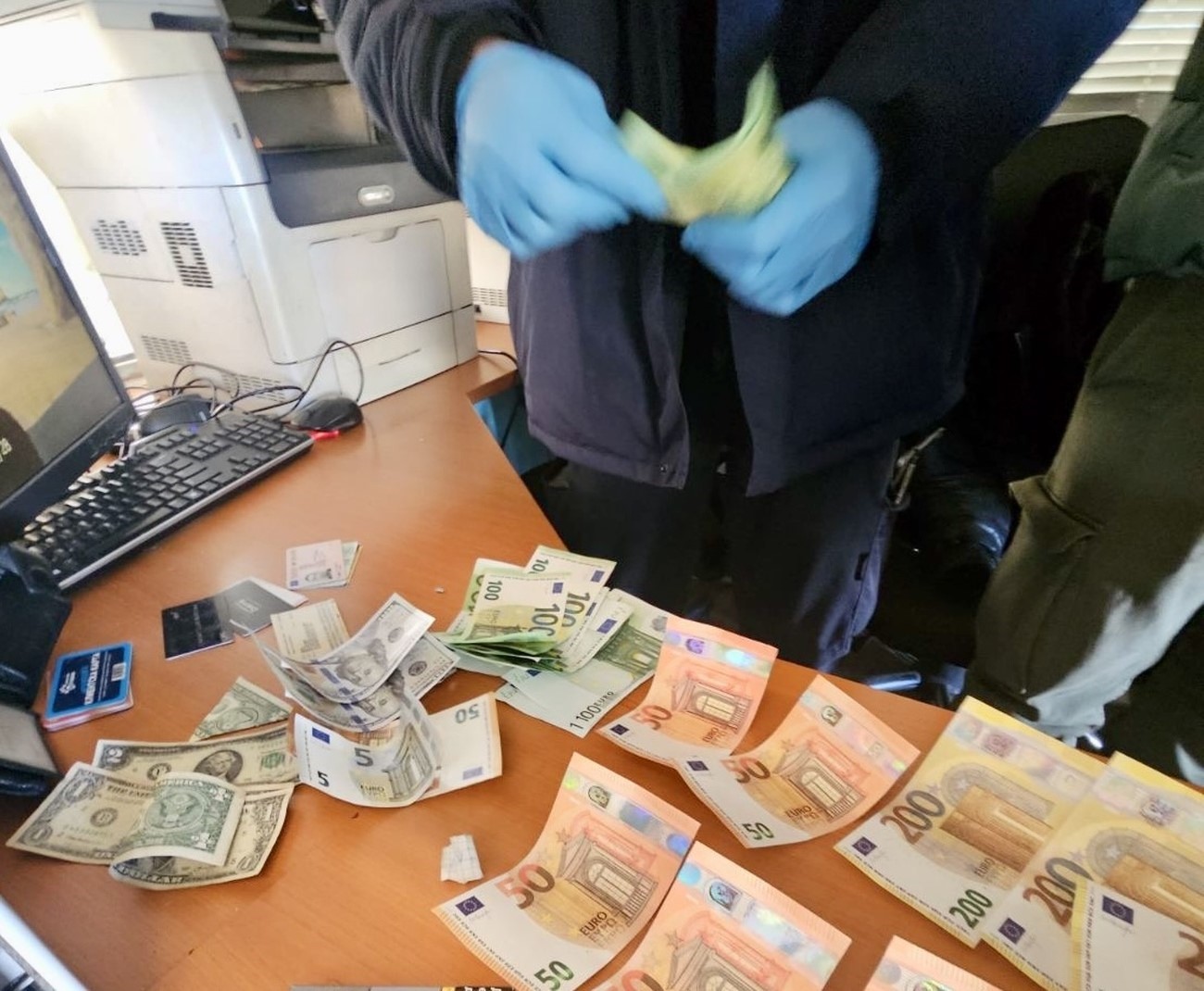 Sınırda sahte Euro ele geçirildi, Bulgar sürücü gözaltında
