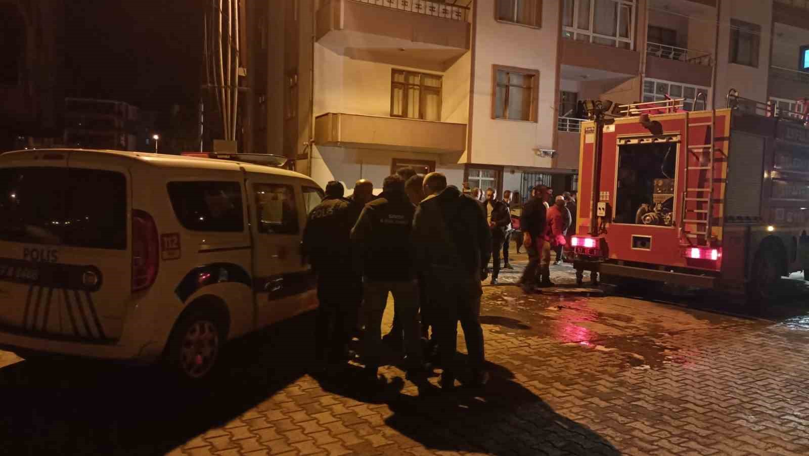 Sinop’ta 4 katlı binanın odunluğunda yangın
