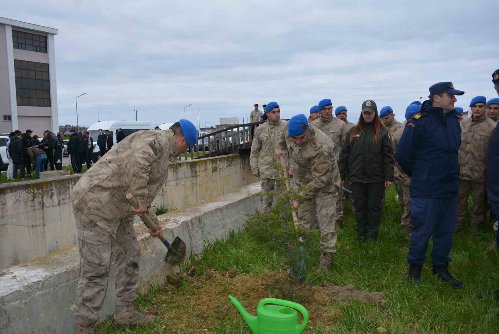 Sinop’ta 5 bin 700 fidan toprakla buluştu
