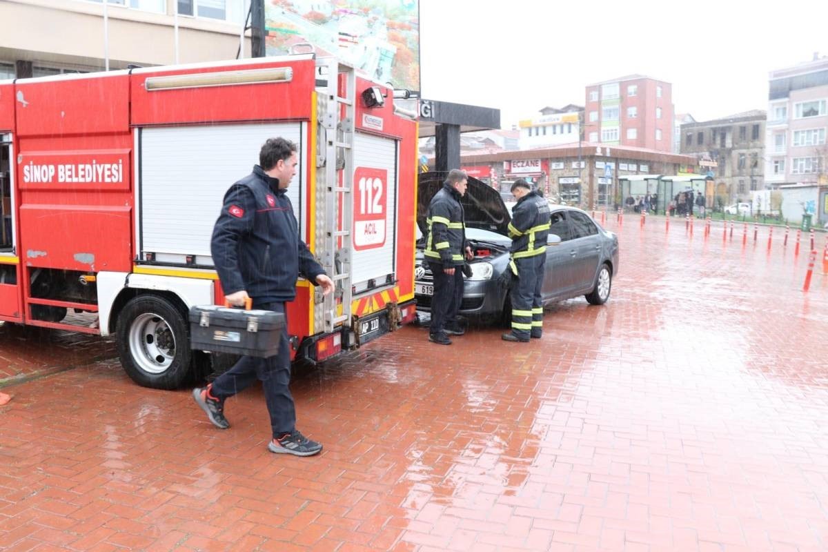 Sinop’ta araç yangını
