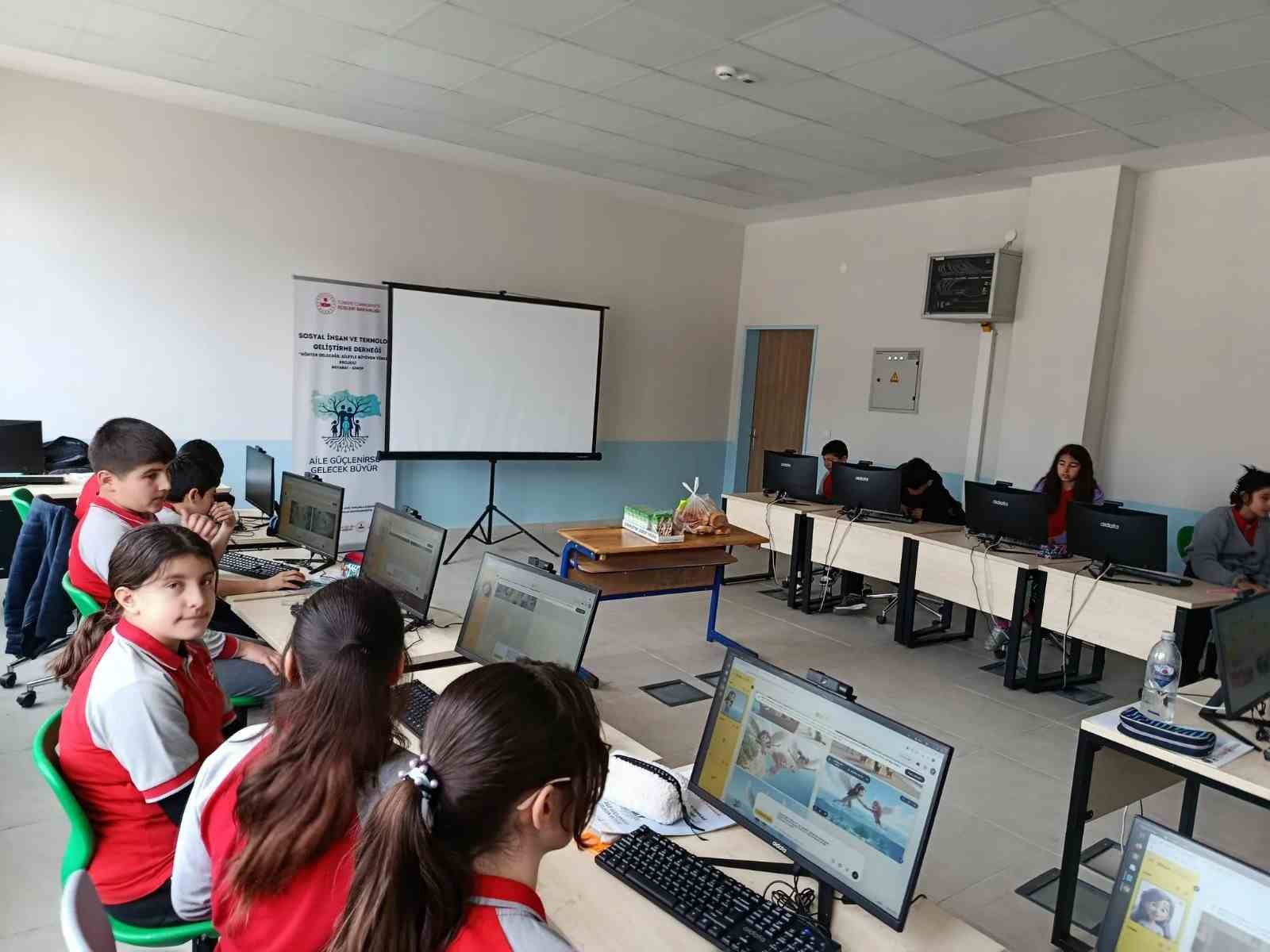 Sinop’ta gençler teknolojiyle üretiyor
Sinop’ta gençler teknolojiyle üretiyor