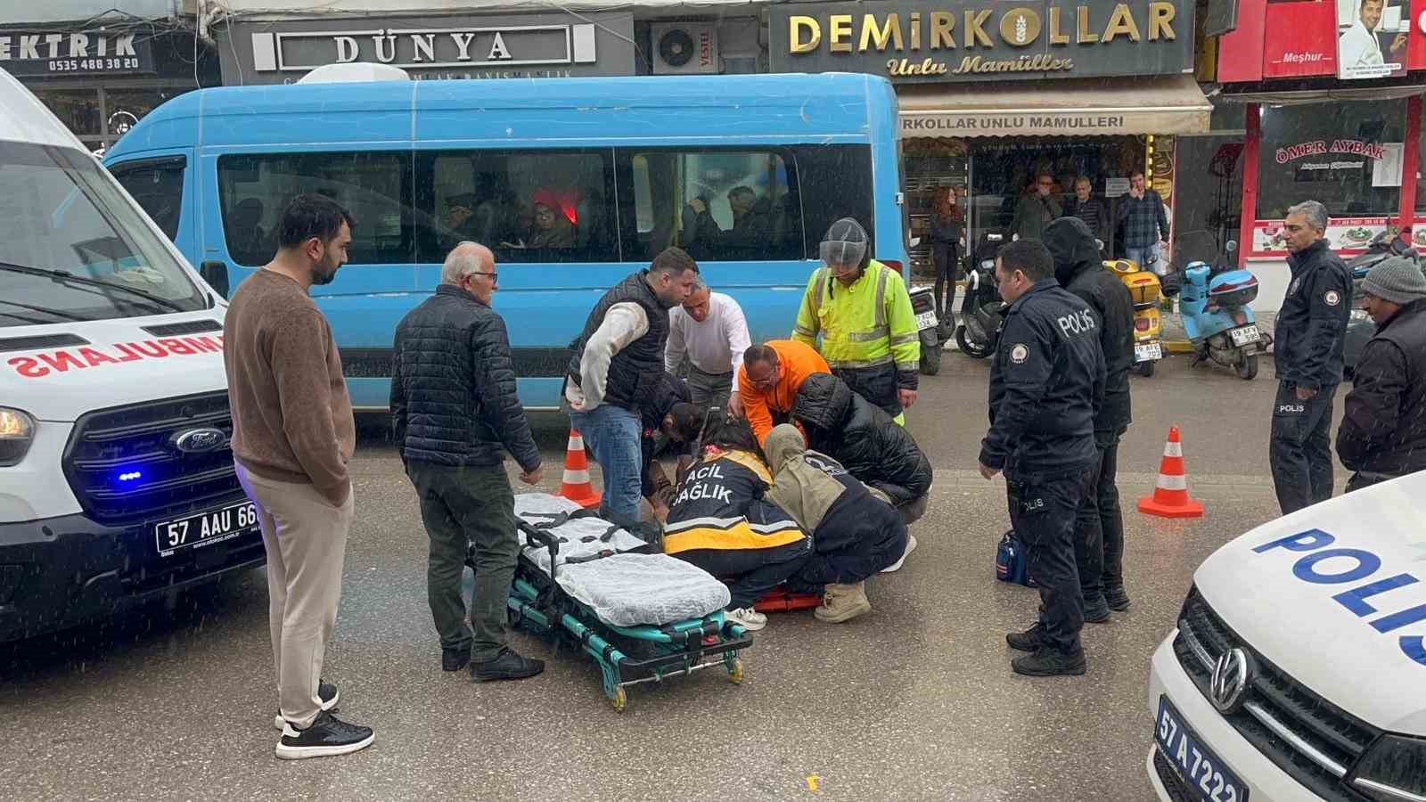 Sinop’ta hafif ticari araç yayaya çarptı: 1 yaralı
