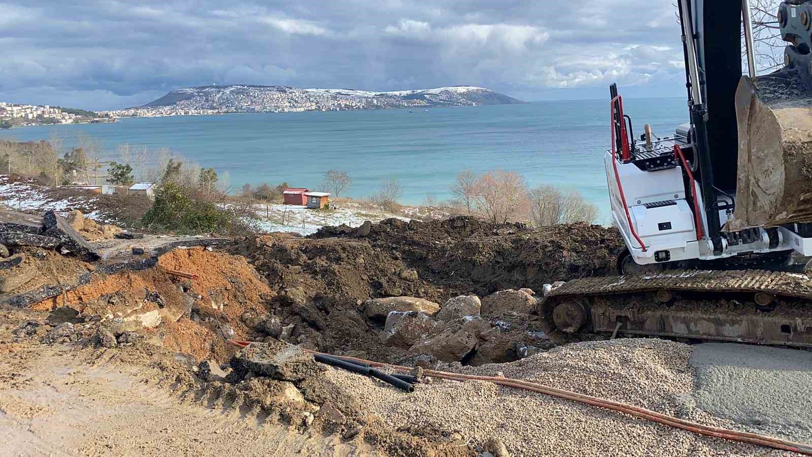 Sinop’ta heyelan sonrası onarım mesaisi
