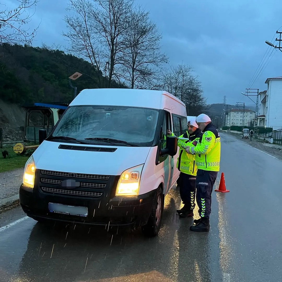 Sinop’ta jandarmadan okul çevrelerinde huzur ve güven uygulaması
