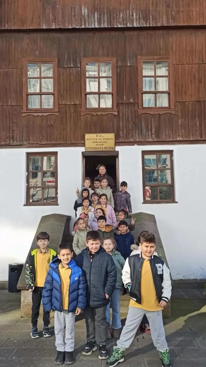 Sinop’ta minik öğrenciler müzede keşfe çıktı
