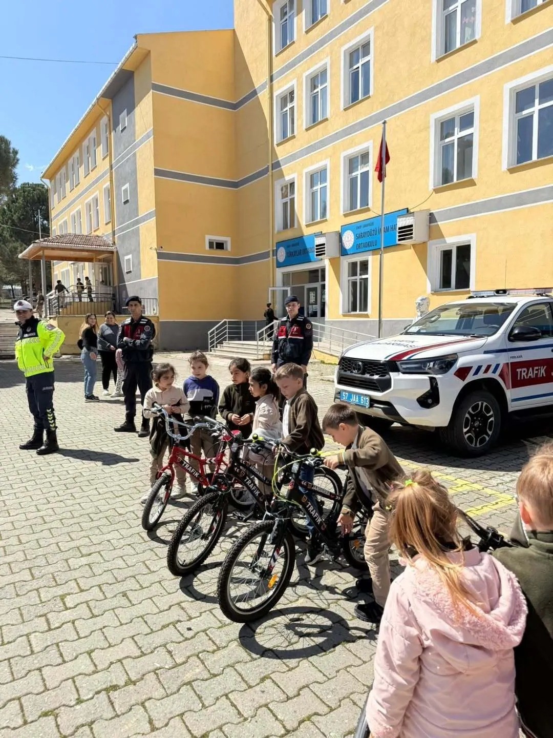 Sinop’ta minikler eğlenerek trafik kurallarını öğreniyor
