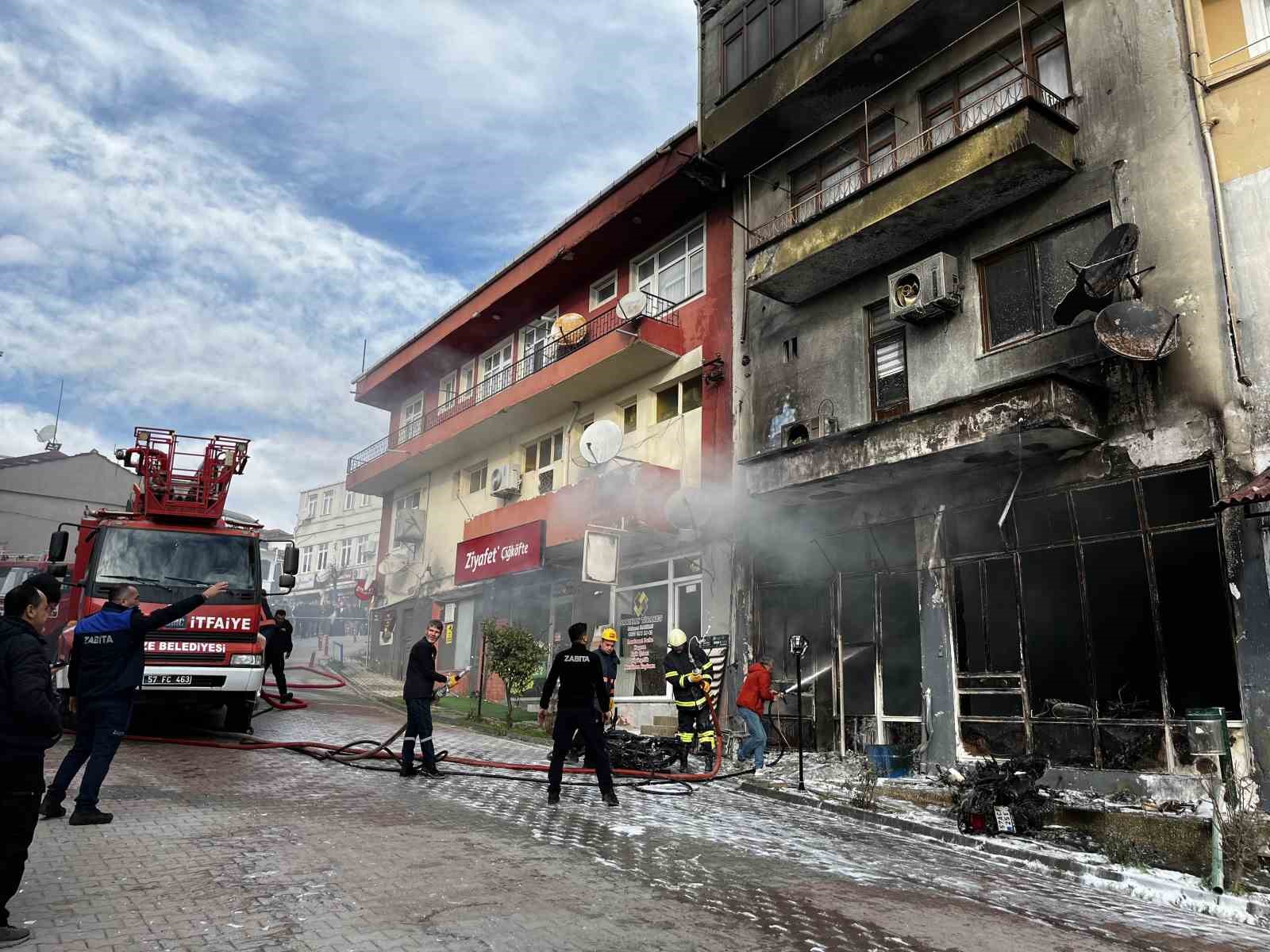 Sinop’ta motosiklet tamirhanesinde yangın: 1 yaralı
