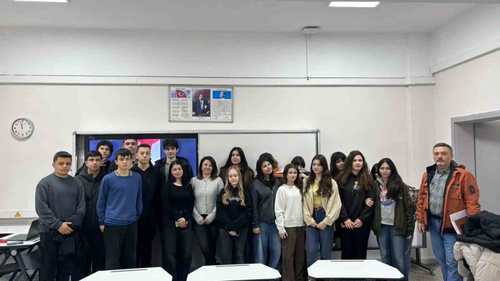 Sinop’ta öğrenciler dijital becerilerini atölyede geliştirdi
