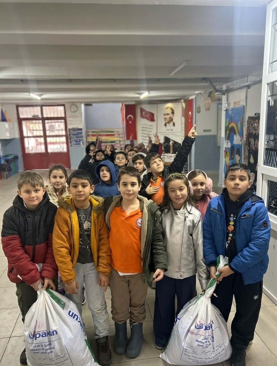 Sinop’ta öğrenciler topladıkları mavi kapakları derneğe gönderdi
