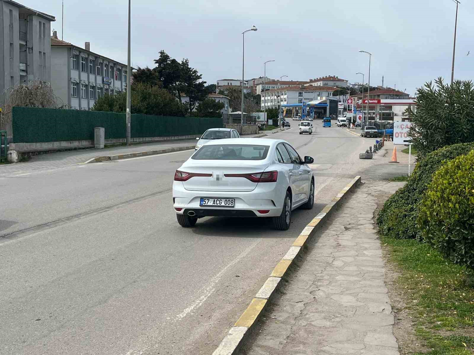 Sinop’ta otomobil ile motosiklet çarpıştı: 2 yaralı
