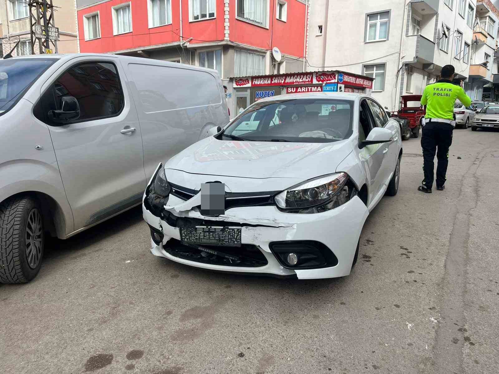 Sinop’ta otomobiller çarpıştı: 3 yaralı
