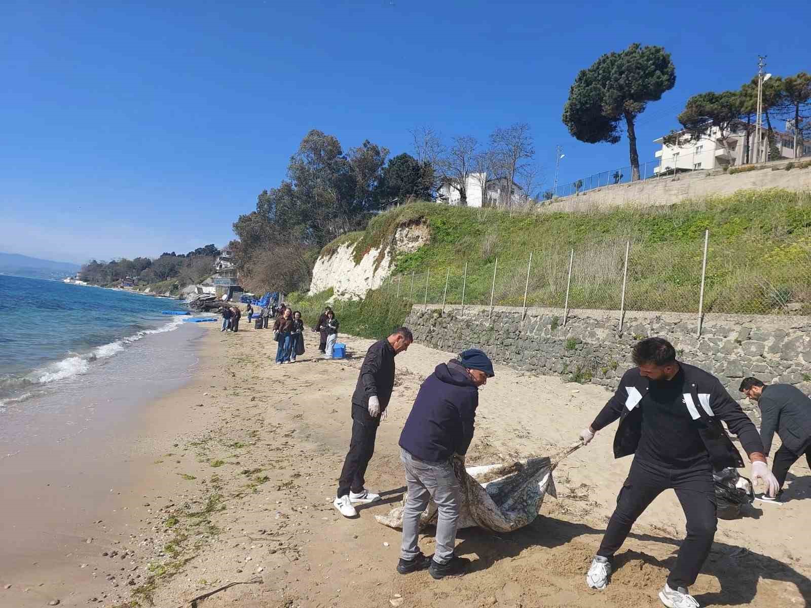 Sinop’ta sahil temizliği
