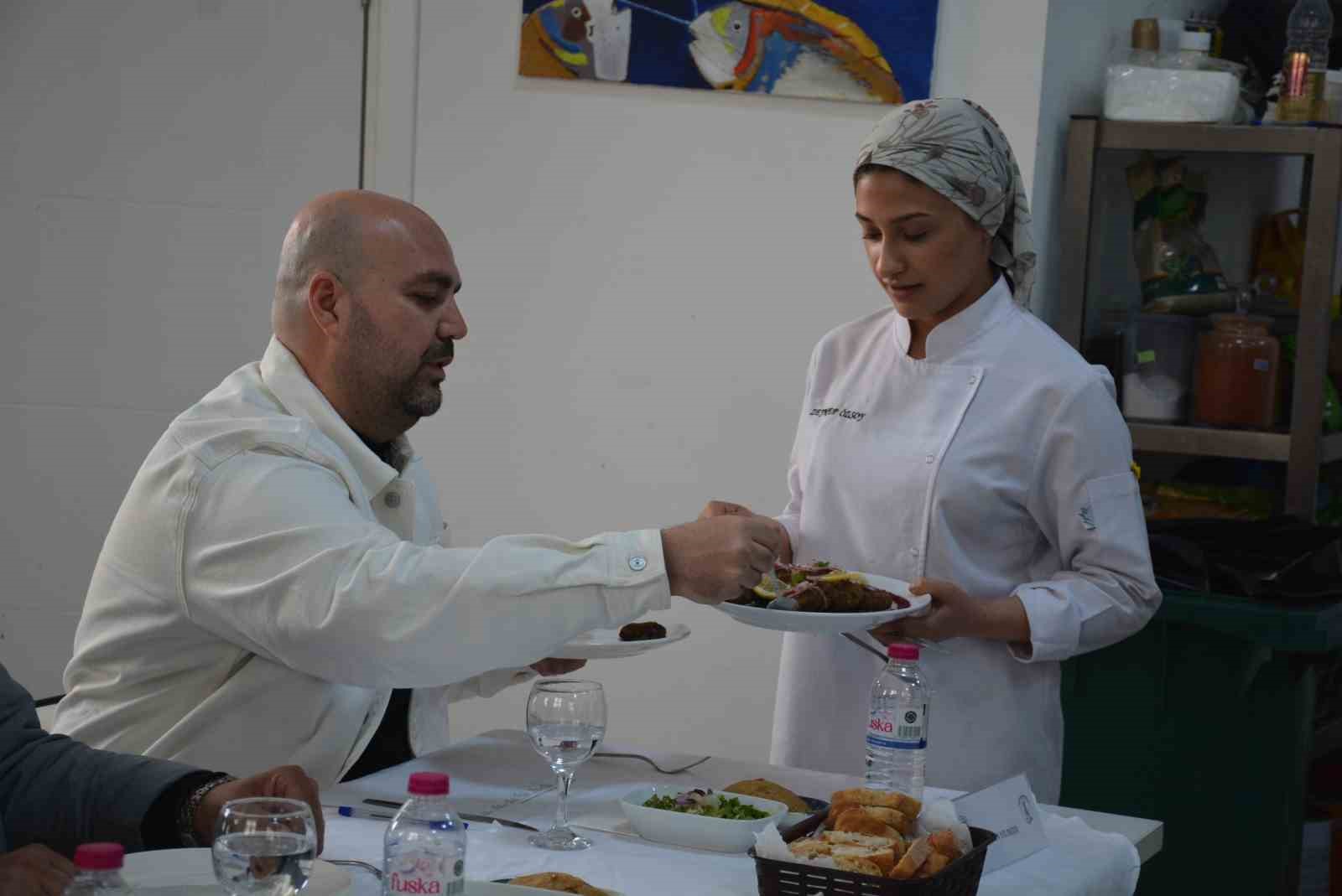 Sinop’ta üniversite öğrencilerinden "hamsi köftesi" yarışması
