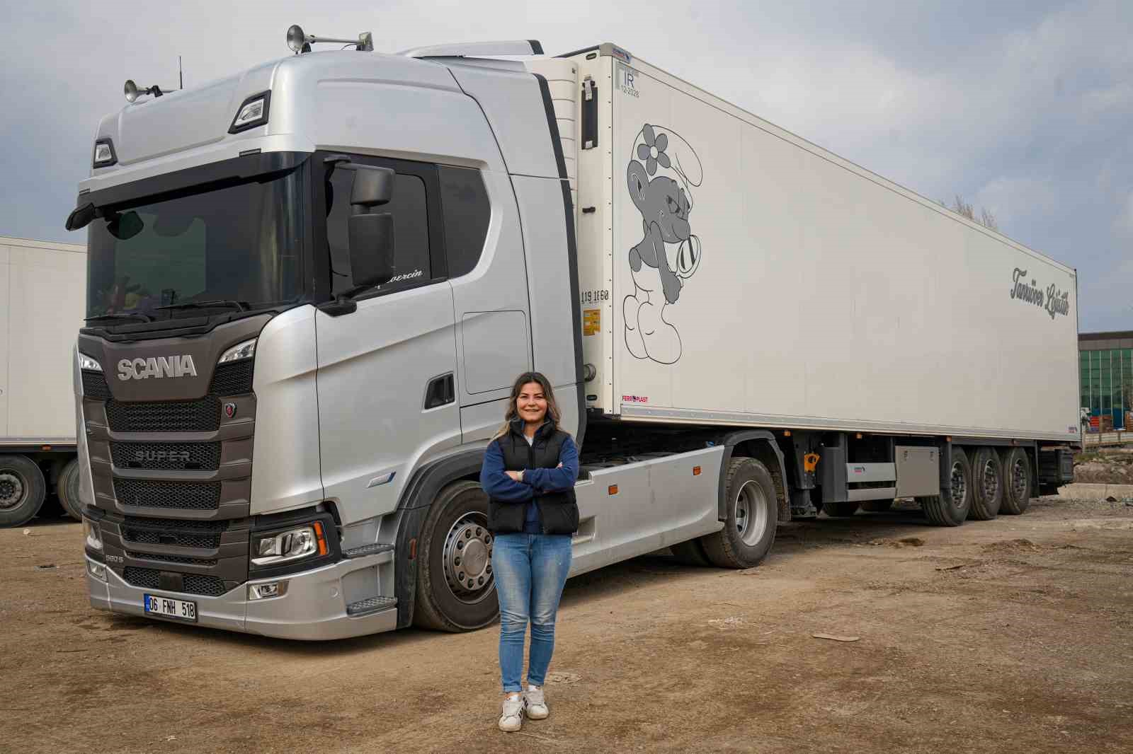 Sıradan hayatından sıkılan genç kadın uzun yol tır şoförü oldu
