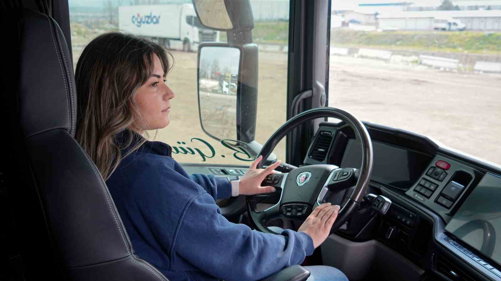 Sıradan hayatından sıkılan genç kadın uzun yol tır şoförü oldu
