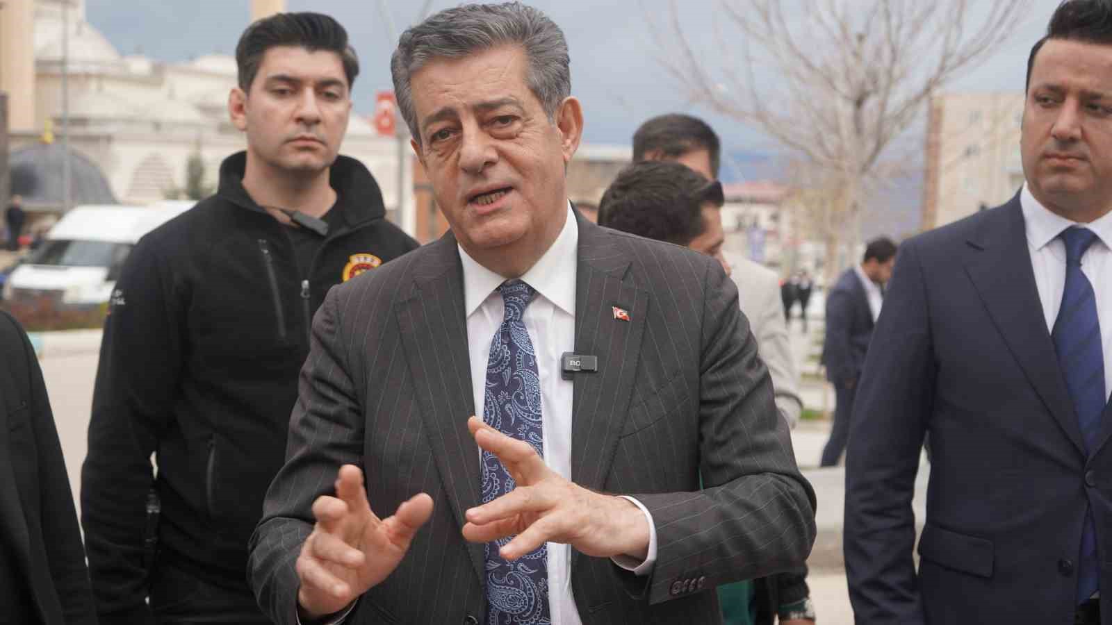 Şırnak Belediyesi araç filosunu büyütüyor: 6 yeni araç hizmete alındı
