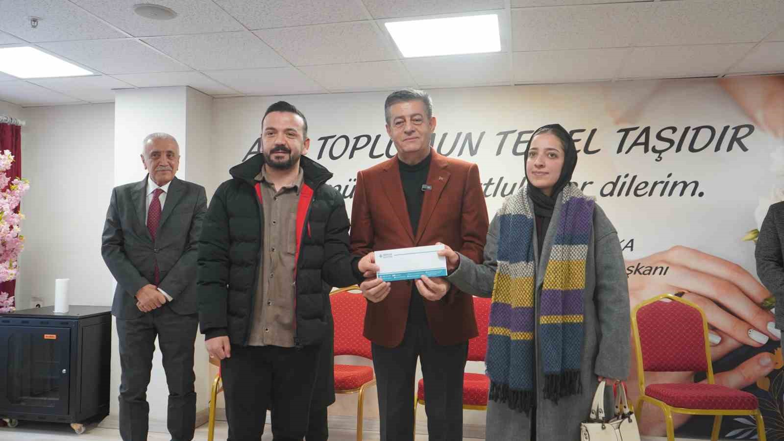 Şırnak Belediyesinden yeni evlilere 60 bin liralık destek
