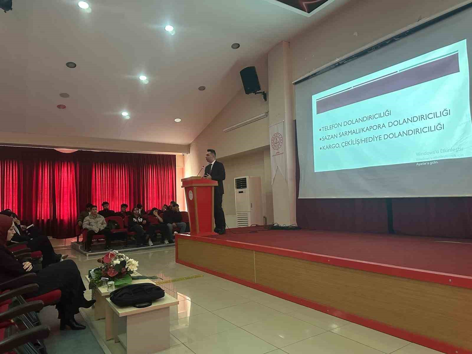 Şırnak Cumhuriyet Başsavcılığından gençlere net mesaj: "Hesabını kullandırma, suça ortak olma"
Şırnak Cumhuriyet Başsavcılığından gençlere net mesaj: "Hesabını kullandırma, suça ortak olma"